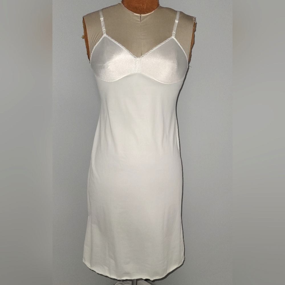 VNTG Vanity Fair full slip  Sz 34 🇺🇸